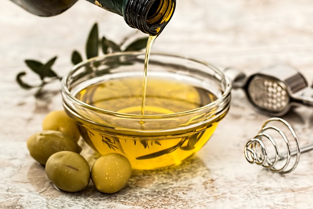 olive oil pore from bottle to bowl olive oil benefits