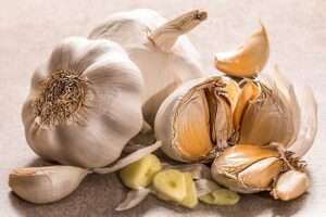 garlic on the shelf Top Ten Healthy Vegetables
